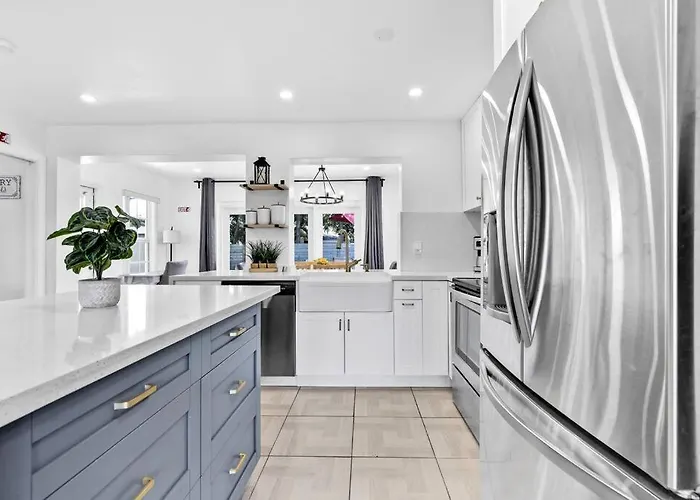 Peaceful 3 Bedroom House With Relaxing Backyard 15 Minutes To The Ocean