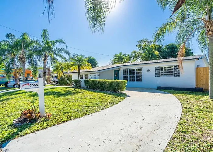 Peaceful 3 Bedroom House With Relaxing Backyard 15 Minutes To The Ocean