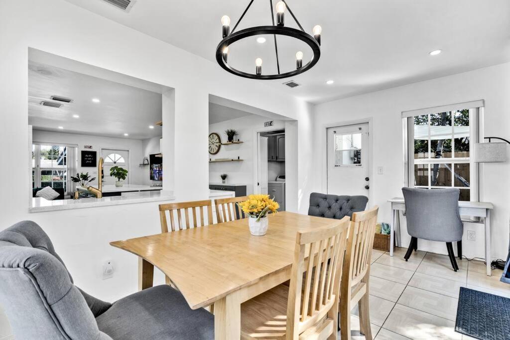 Hébergement de vacances Peaceful 3 Bedroom House With Relaxing Backyard 15 Minutes To The Ocean Hollywood
