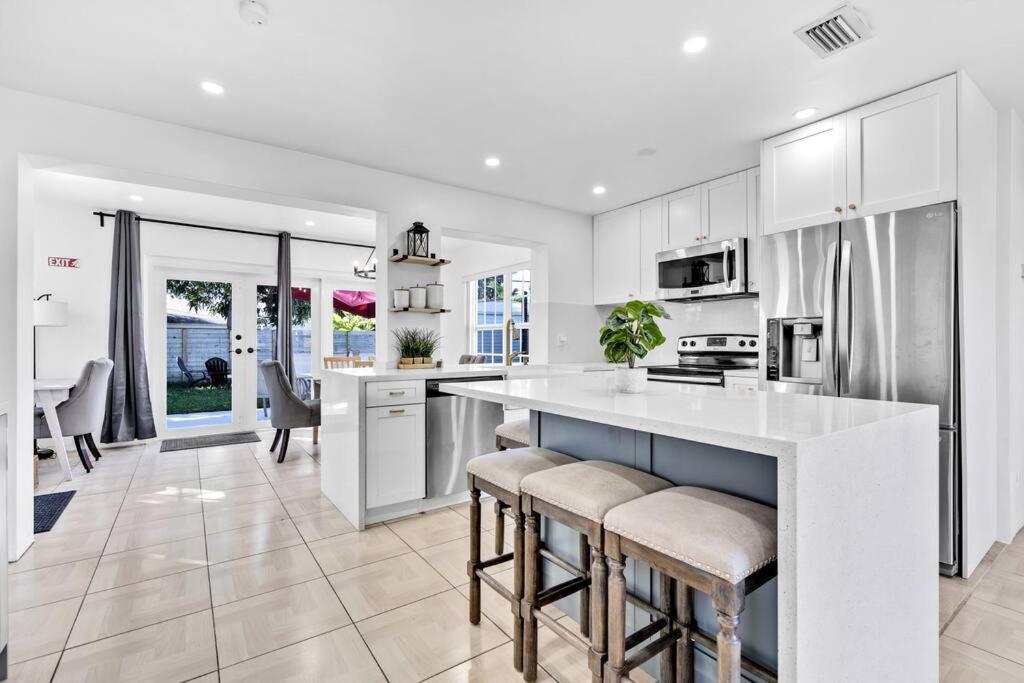 Peaceful 3 Bedroom House With Relaxing Backyard 15 Minutes To The Ocean Hollywood