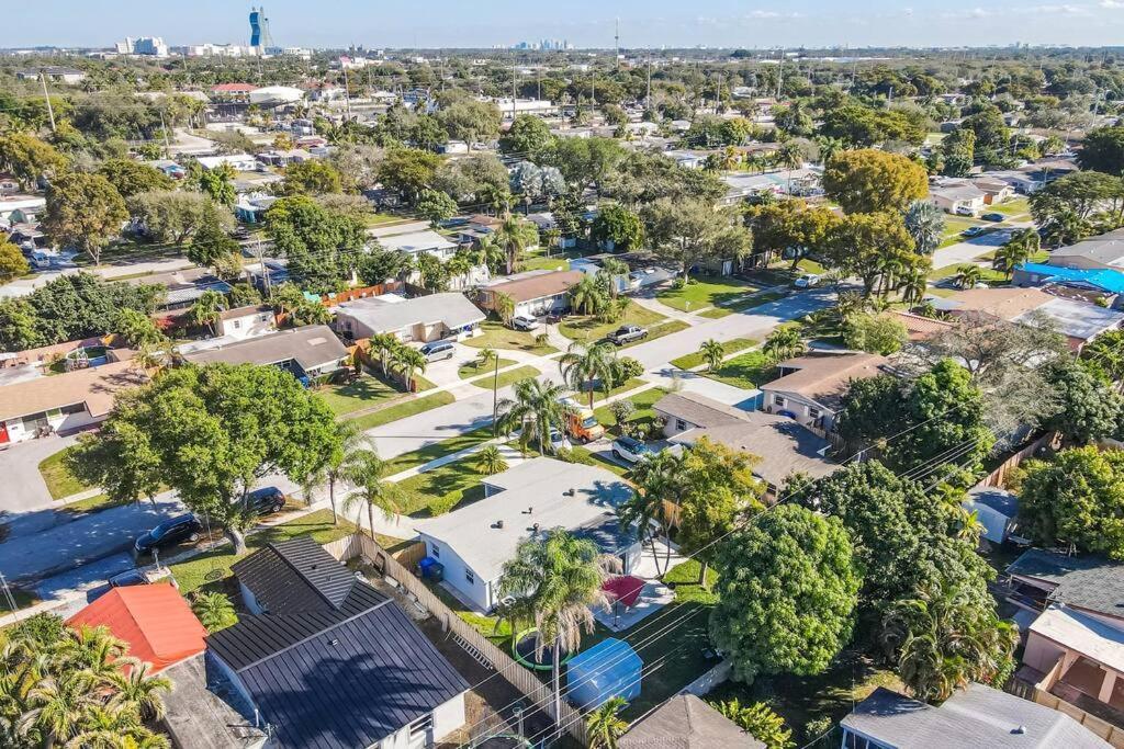 Peaceful 3 Bedroom House With Relaxing Backyard 15 Minutes To The Ocean *