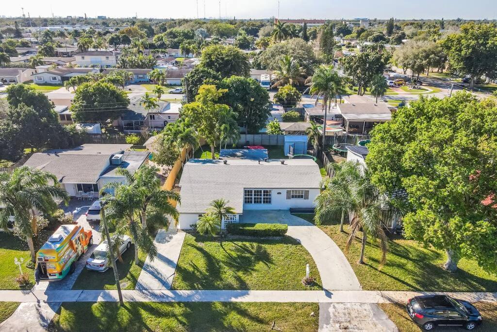 Peaceful 3 Bedroom House With Relaxing Backyard 15 Minutes To The Ocean
