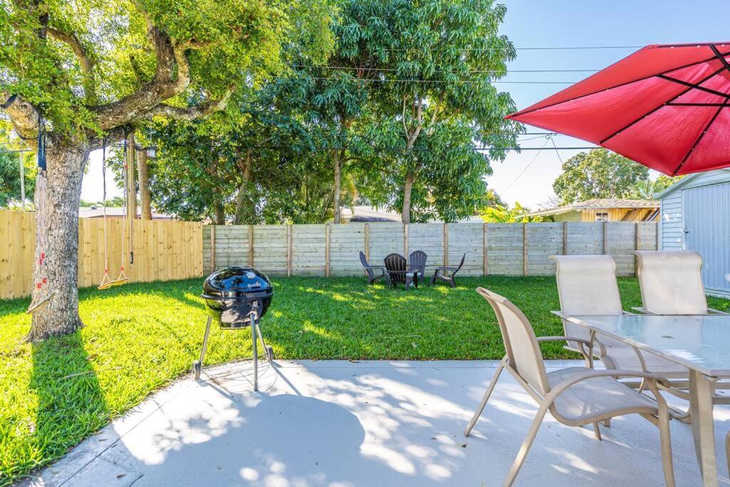 Peaceful 3 Bedroom House With Relaxing Backyard 15 Minutes To The Ocean Hébergement de vacances Hollywood