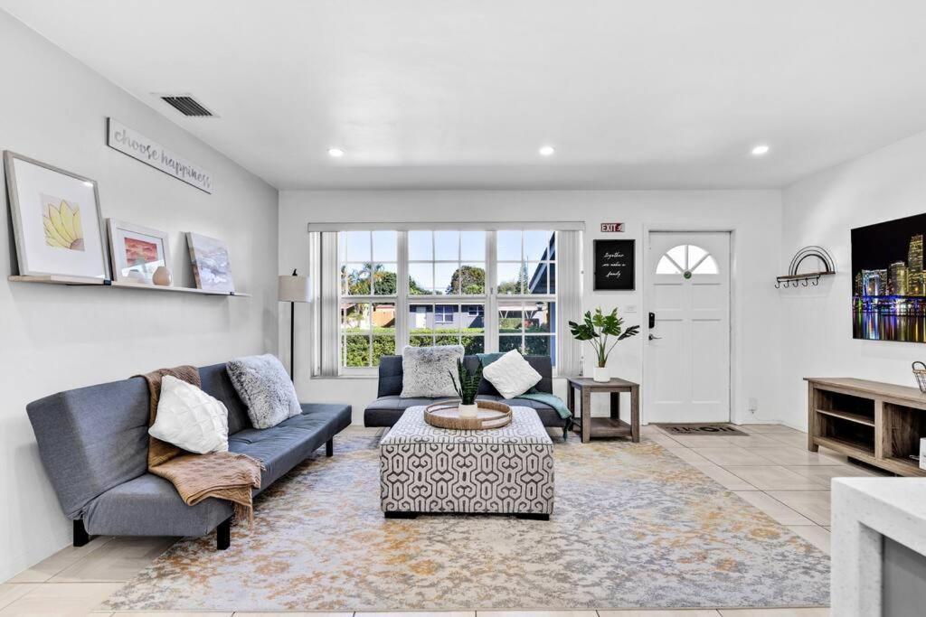 Peaceful 3 Bedroom House With Relaxing Backyard 15 Minutes To The Ocean